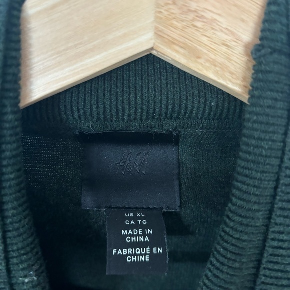 H&M color block turtle neck sweater - Picture 2 of 4